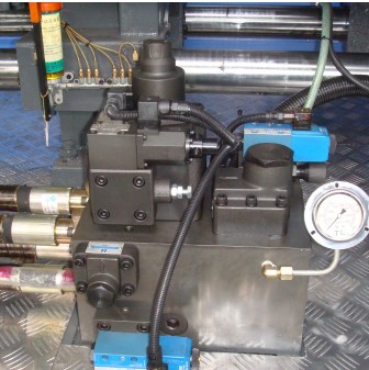 “變頻技術(shù)是如何應(yīng)用在中國(guó)塑料制品行業(yè)的節(jié)能改造中的？”